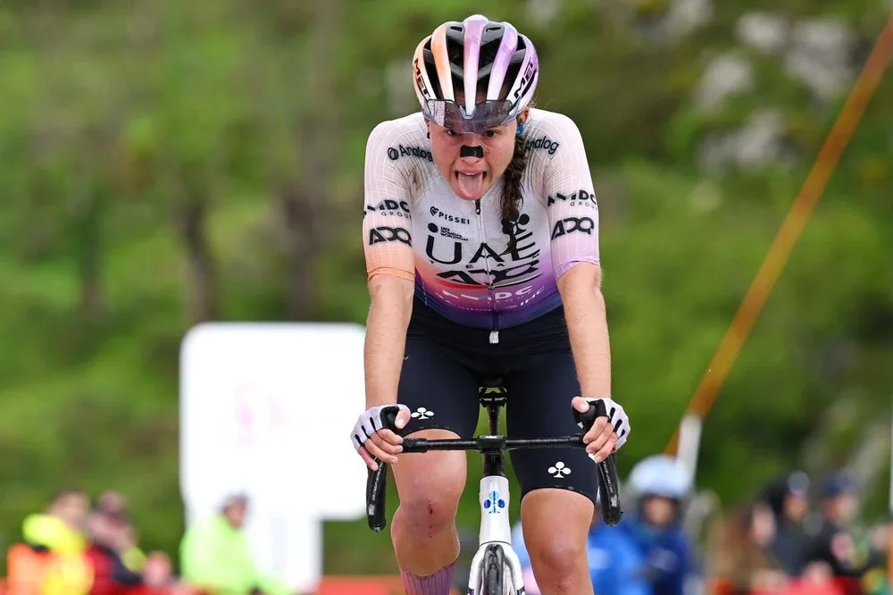 Paula Blasi, en la cima de Les Praeres.
