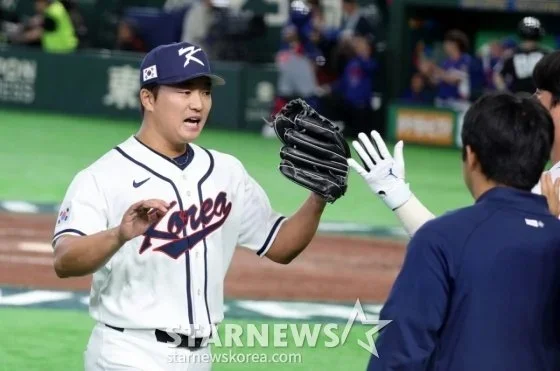 한국 우완투수 고우석 8일 도쿄돔에서 열린 2026 WBC 도쿄POOL 대한민국과 대만 경기 8회초 무실점 피칭을 펼친후 환호하고 있다.  026.03.08. /사진=강영조 cameratalks@